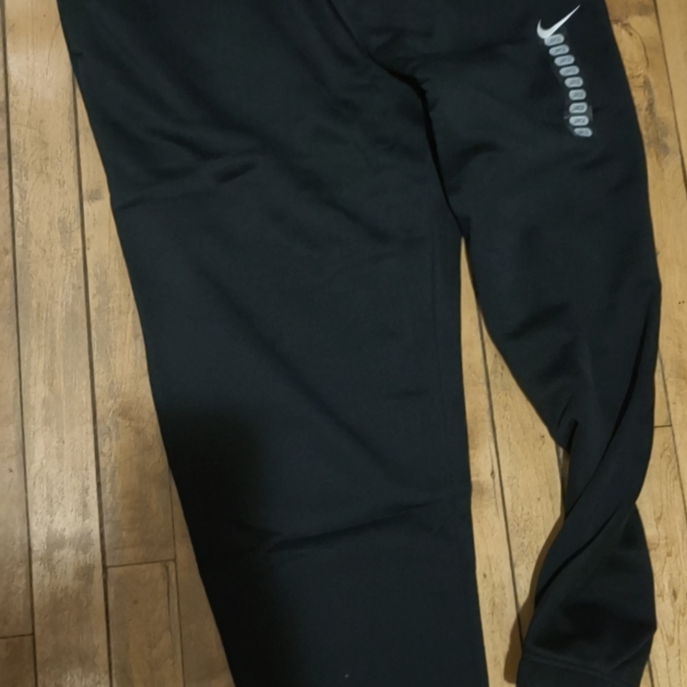 New!!! Nike Women's Girls Fleece Jogger White Cotton Soft Color Size Medium NWT! - Picture 9 of 10